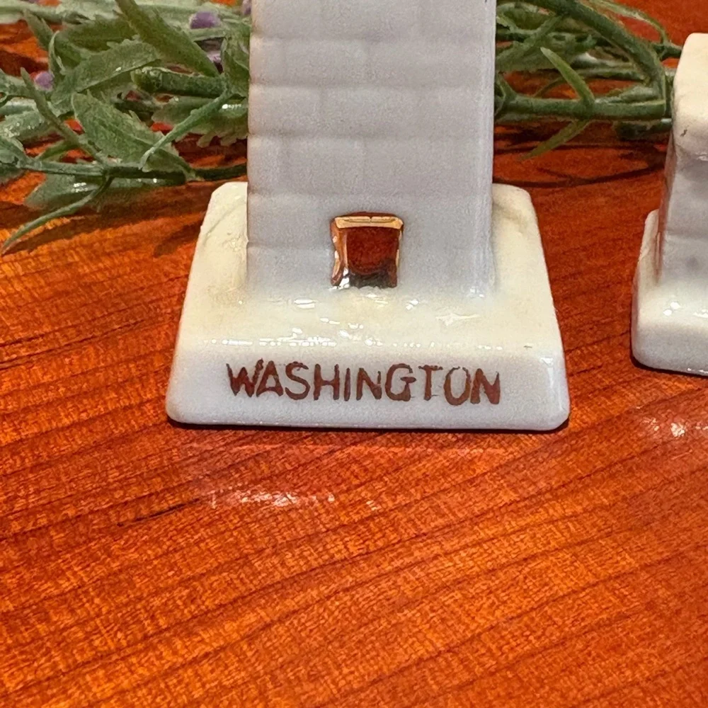 vintage salt & pepper shaker set Washington Monument and U.S. Capital porcelain